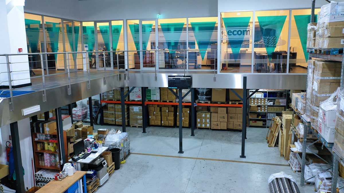 Gli uffici GECOM affacciati sul magazzino